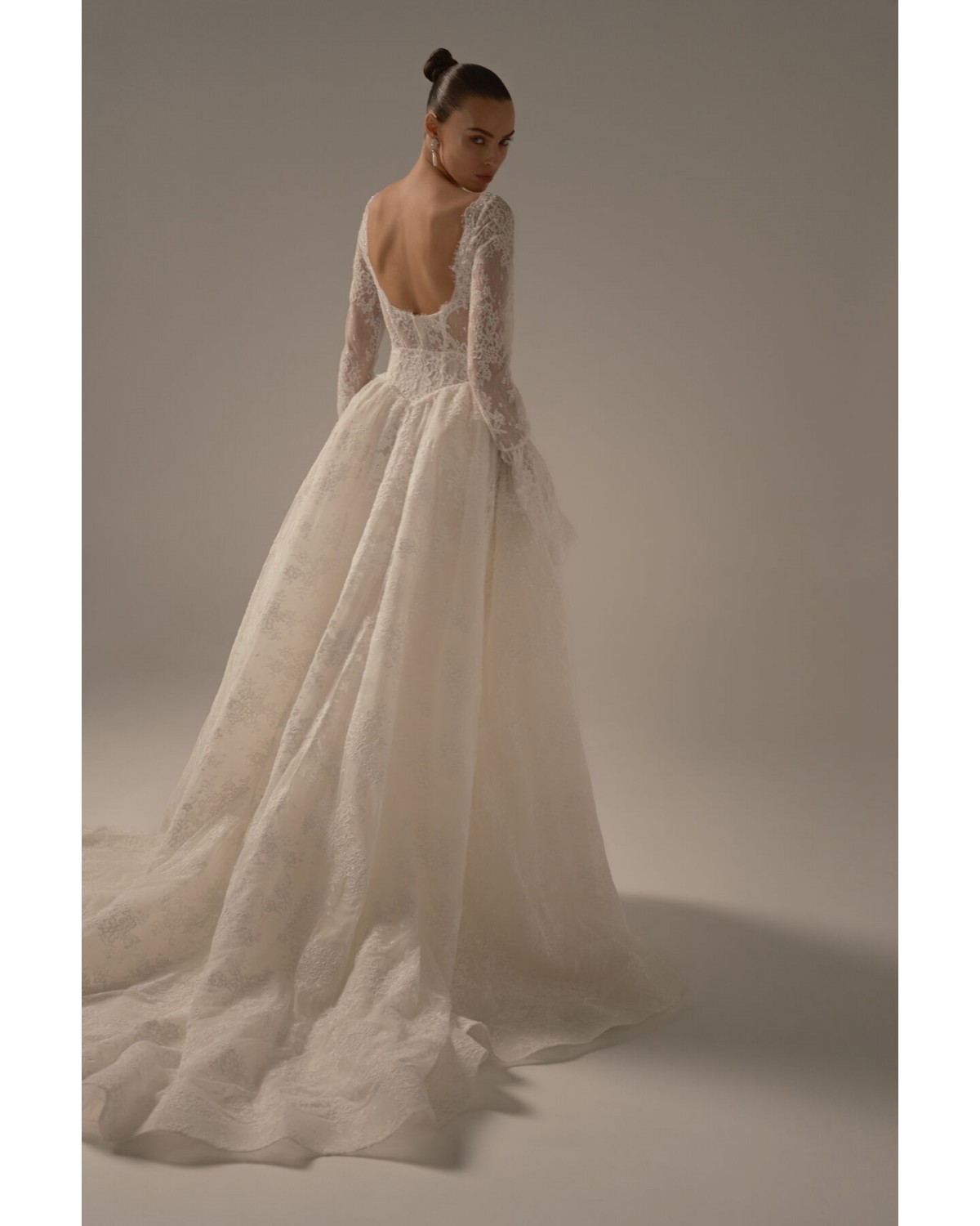 abito da sposa 2027 P11 No.16 - Berta Privée