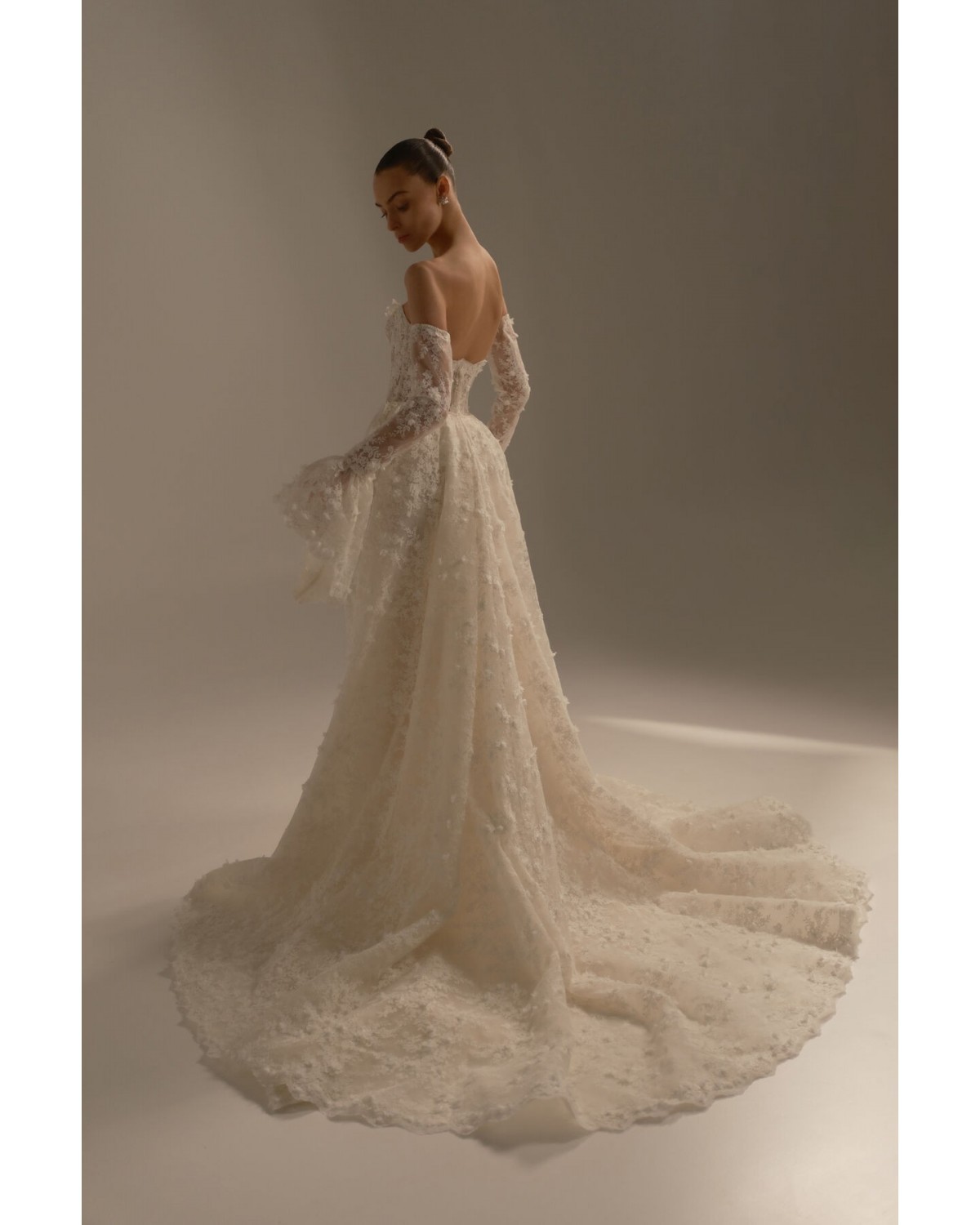 abito da sposa 2027 P02 No.16 - Berta Privée