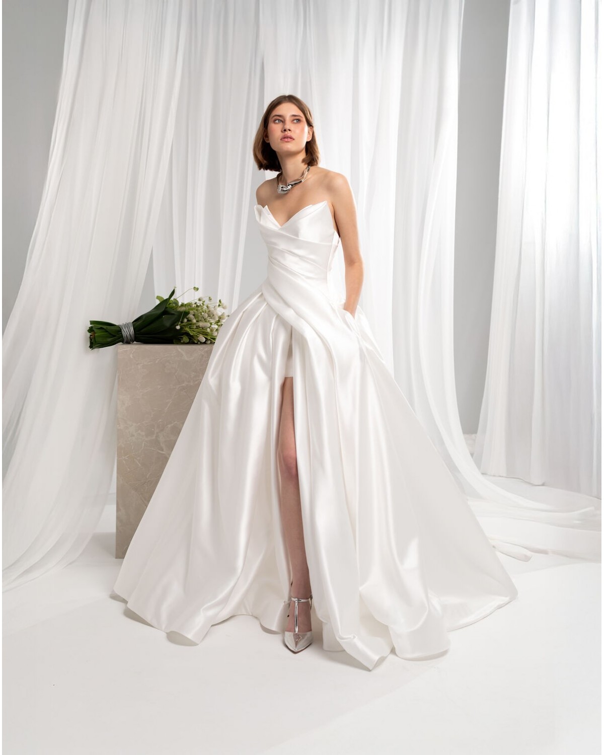 abito da sposa 2027 E0932 Lumina - Valentini Couture