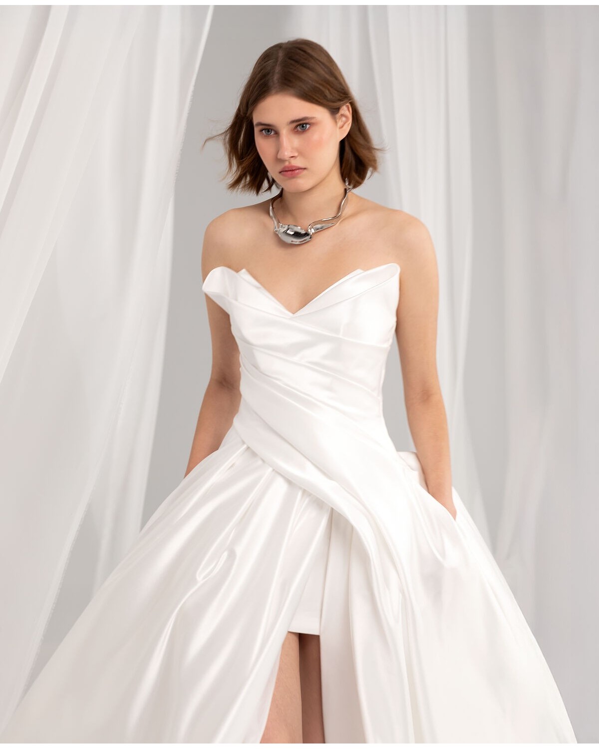abito da sposa 2027 E0932 Lumina - Valentini Couture