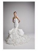 abito da sposa 2027 whispering lilies Spring 2027 Couture Collection - Ines Di Santo