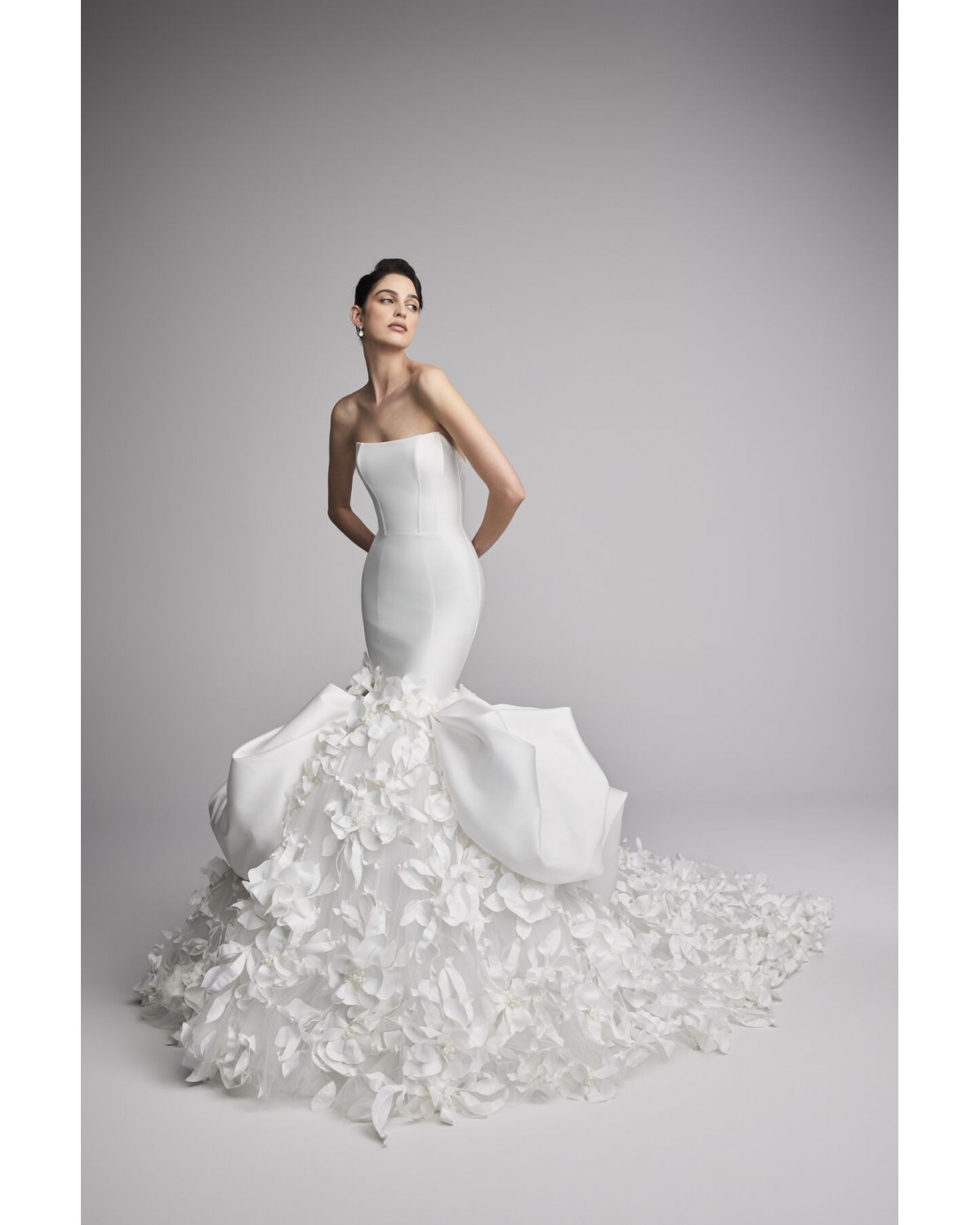 abito da sposa 2027 whispering lilies Spring 2027 Couture Collection - Ines Di Santo