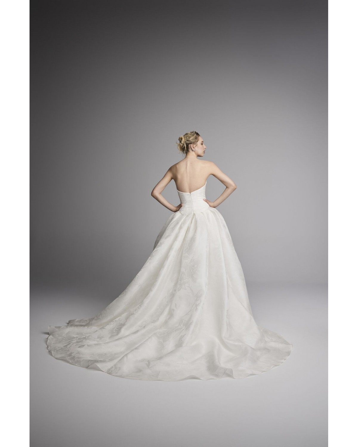 abito da sposa 2027 nivelle Spring 2027 Couture Collection - Ines Di Santo