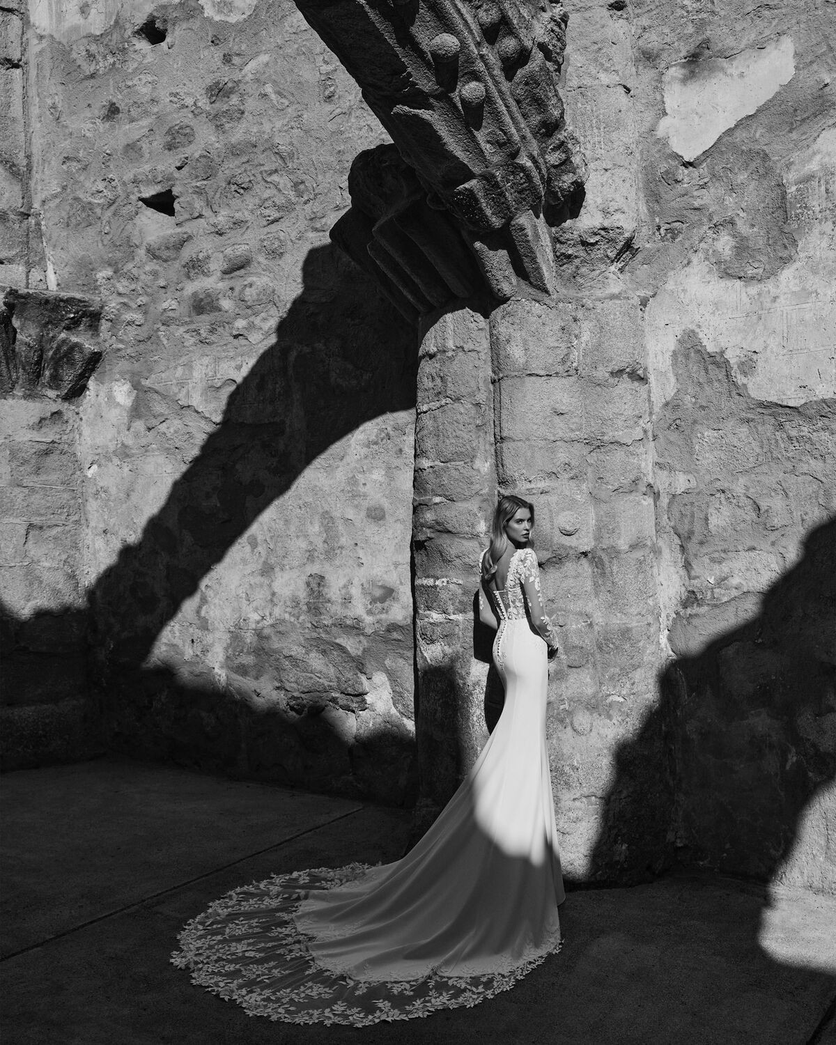 abito da sposa 2027 PARAMO-2N13 2027 - Adriana Alier - Aire Barcelona