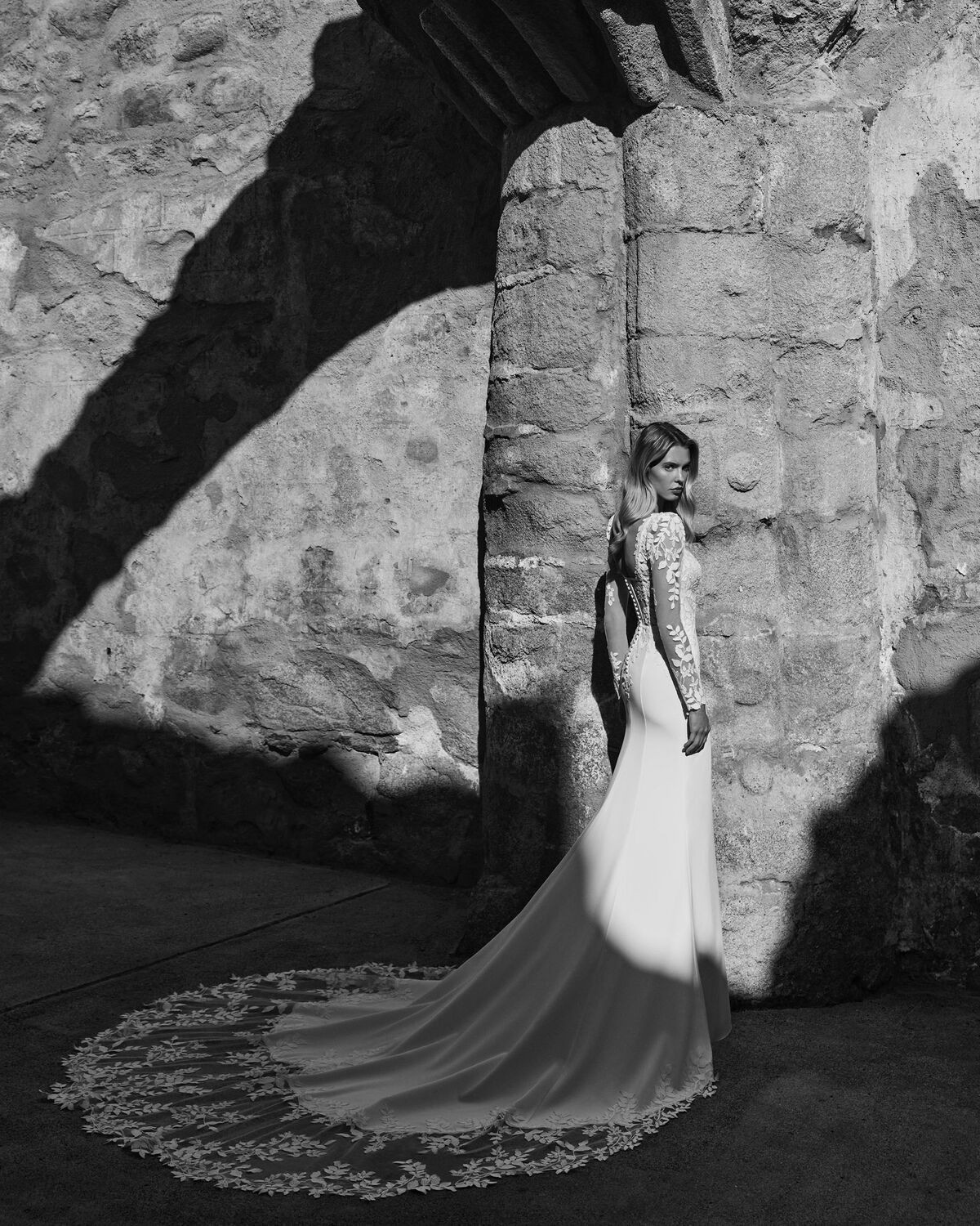 abito da sposa 2027 PARAMO-2N13 2027 - Adriana Alier - Aire Barcelona