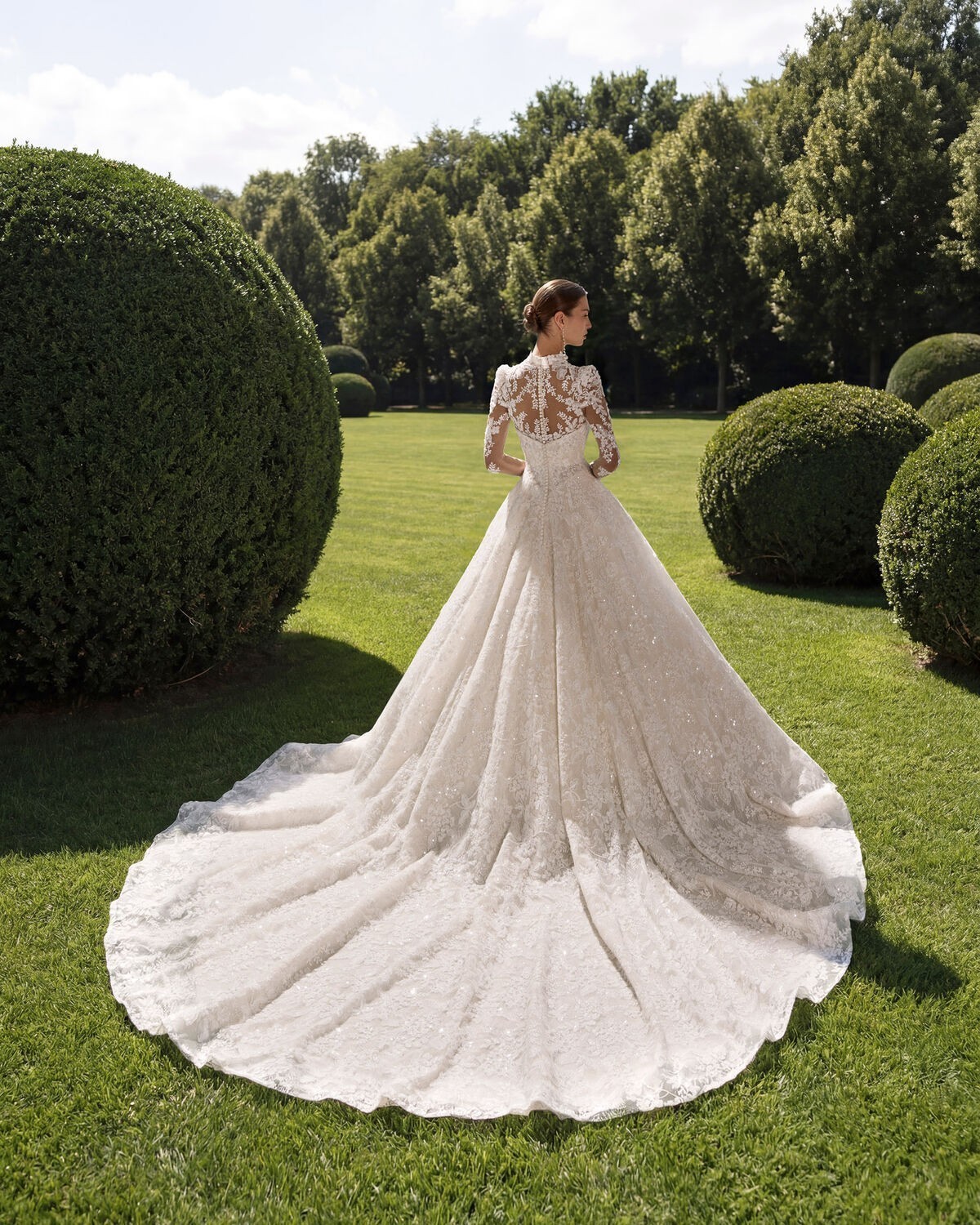 abito da sposa 2027 HELIA-2W12 2027 - Luna Novias - Aire Barcelona
