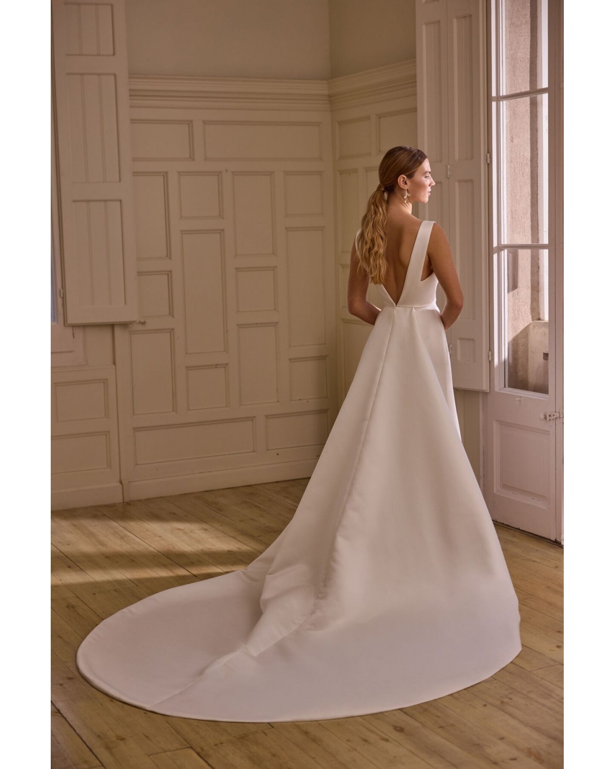 abito da sposa 2027 2757 Ovalo 2027 Collection - Jesus Peiro