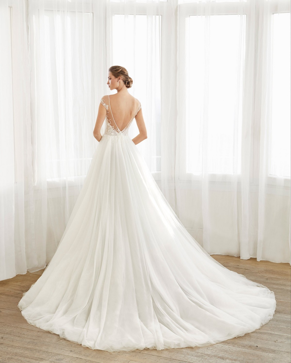 NUMEA - abito da sposa collezione 2020 - AIRE BARCELONA