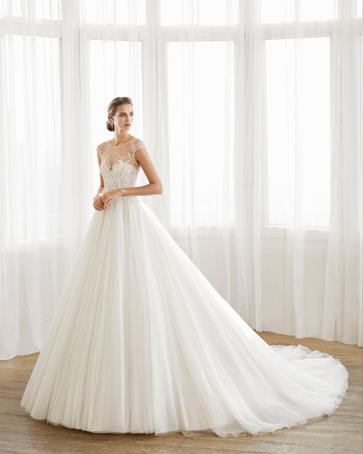 NUMEA - abito da sposa collezione 2020 - AIRE BARCELONA