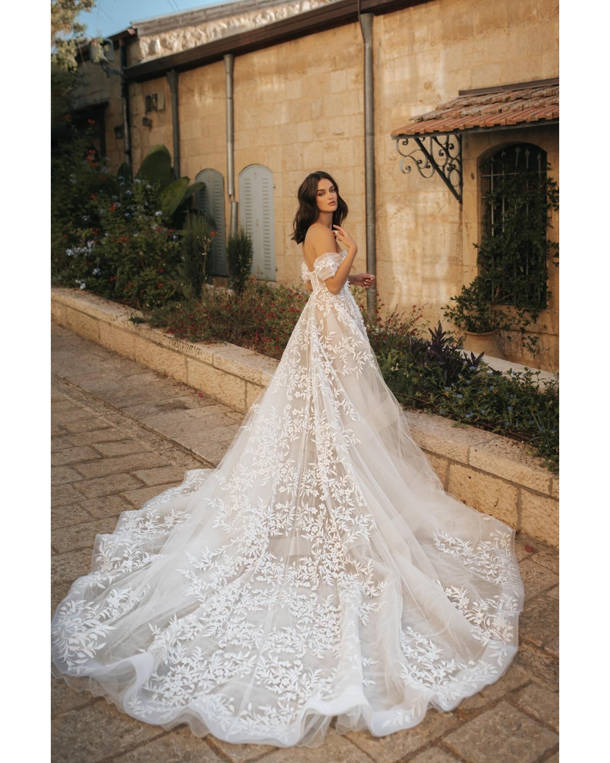 22-104 - abito da sposa collezione Montefiore 2022 - Berta