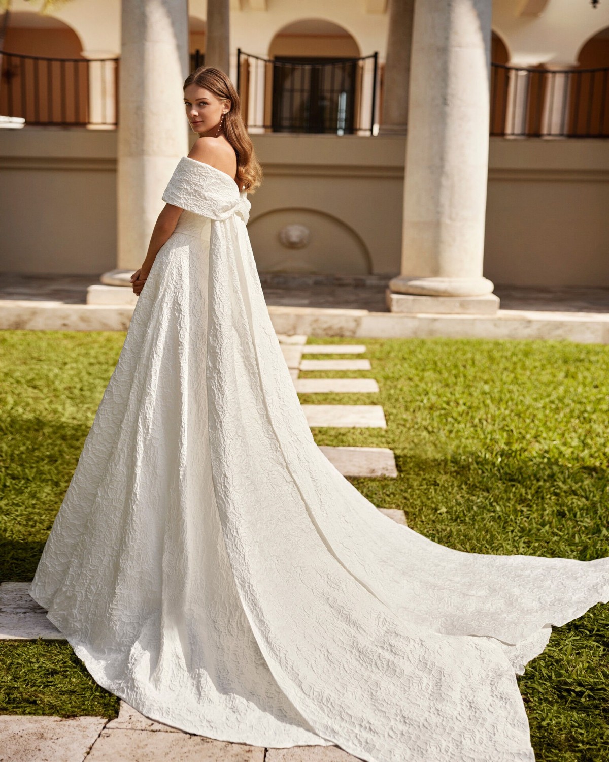 abito da sposa Collezione 2024 EYRA - Rosa Clarà