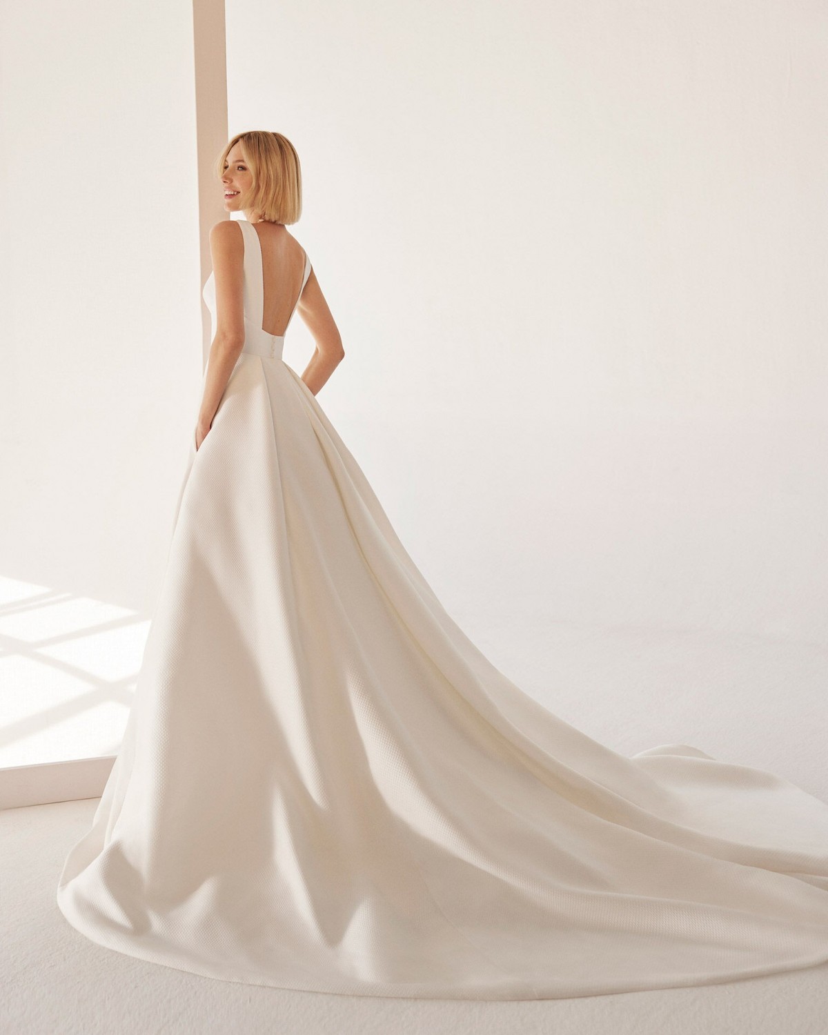 abito da sposa Collezione 2024 EREVA - Aire Atelier